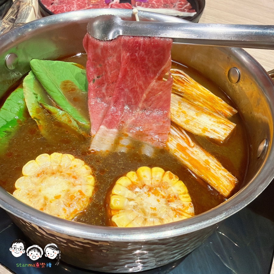 【高雄楠梓美食】里歐牛排&鍋物（藍田店）極致雙重享受！香煎厚切嫩肩牛排、高CP值海陸火鍋一次滿足，自助吧也無限享用啦！