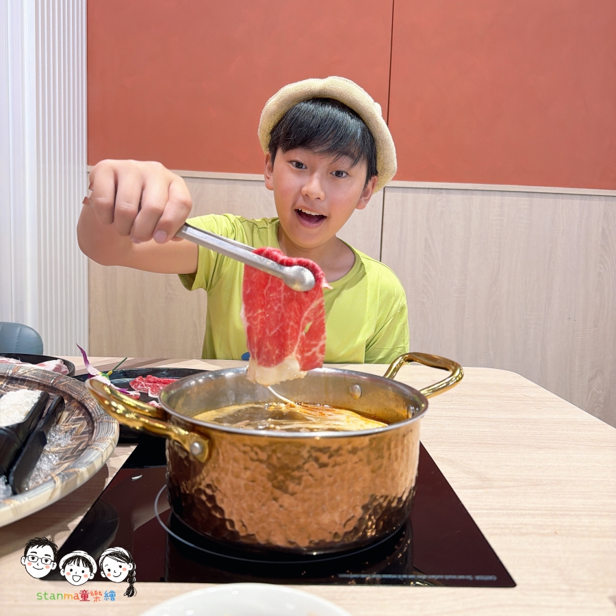 【高雄楠梓美食】里歐牛排&鍋物（藍田店）極致雙重享受！香煎厚切嫩肩牛排、高CP值海陸火鍋一次滿足，自助吧也無限享用啦！