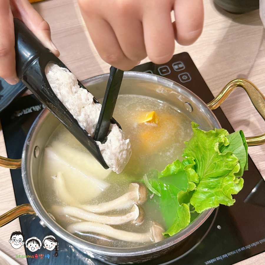 【高雄楠梓美食】里歐牛排&鍋物（藍田店）極致雙重享受！香煎厚切嫩肩牛排、高CP值海陸火鍋一次滿足，自助吧也無限享用啦！