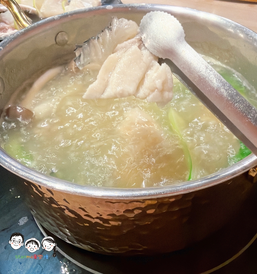 【高雄楠梓美食】里歐牛排&鍋物（藍田店）極致雙重享受！香煎厚切嫩肩牛排、高CP值海陸火鍋一次滿足，自助吧也無限享用啦！